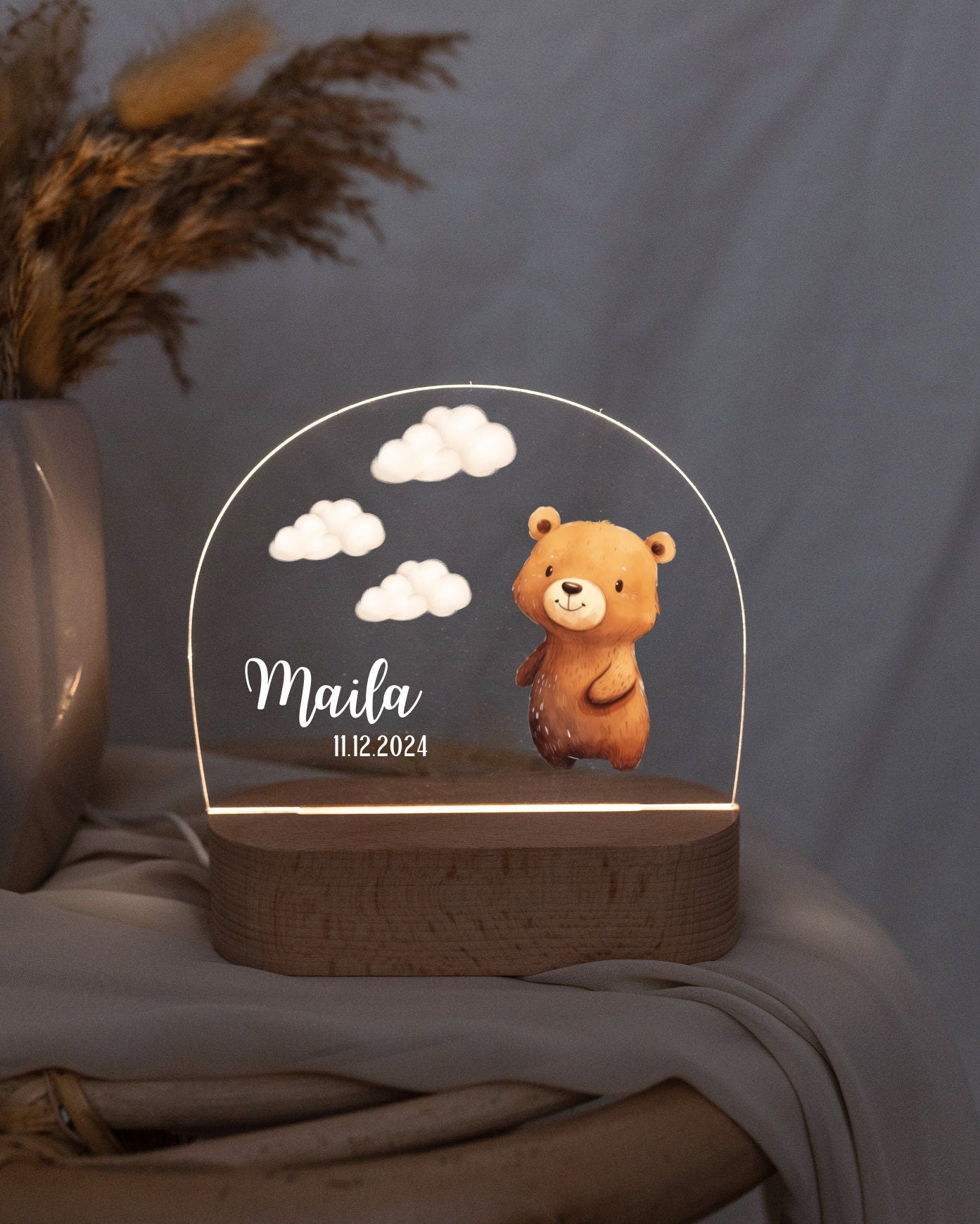 Individual baby nightlight with a bear motif in a dimly lit bedroom, perfect as a gift for an anniversary or baptism.