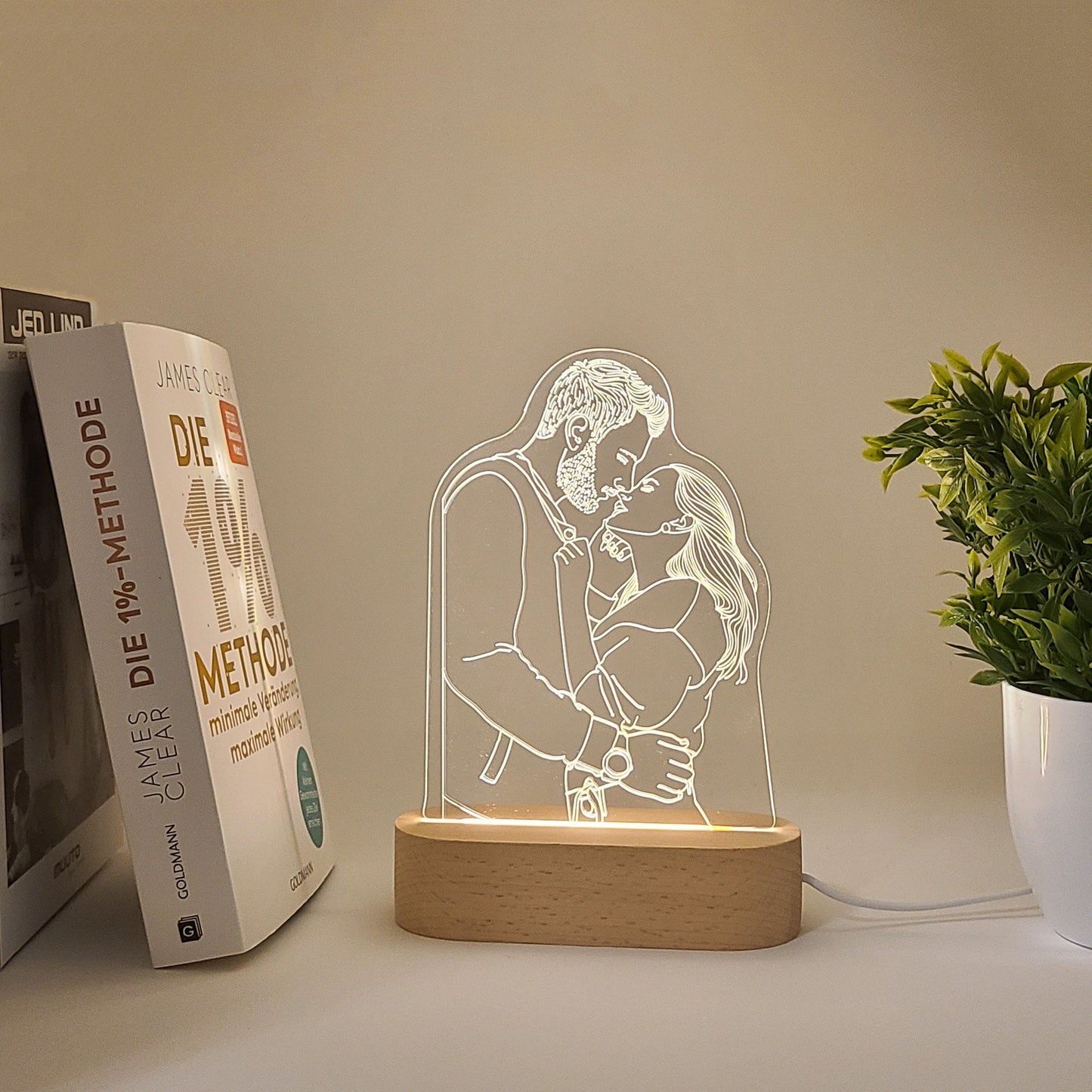 Individual 3D photo lamp depicting a couple embracing in daylight, placed on a desk.