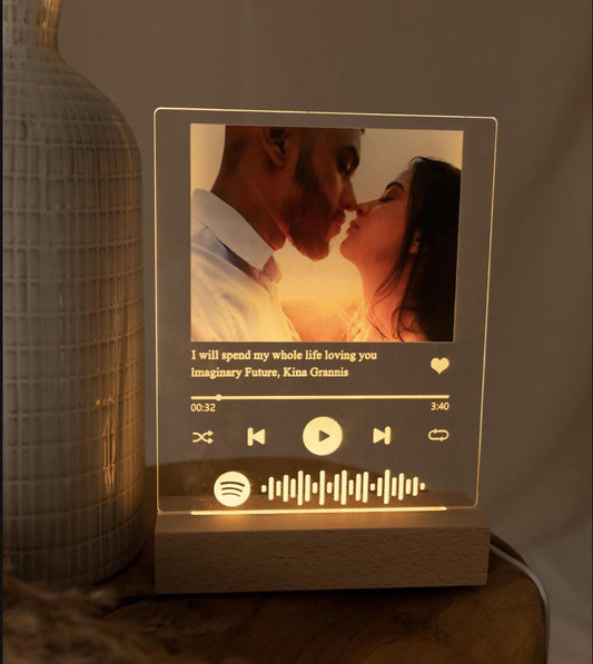 Personalised music photo light  of couple in love, taken in daylight, thumbnail image